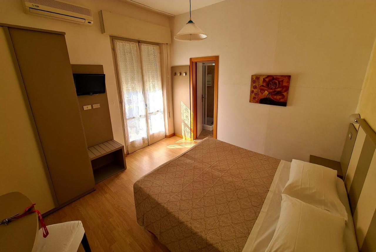 Hotel Camelia Rimini Esterno foto