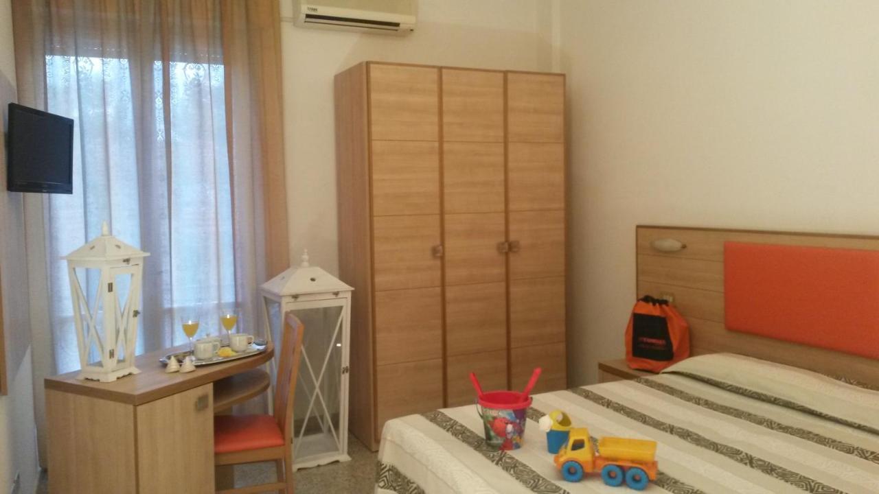 Hotel Camelia Rimini Esterno foto